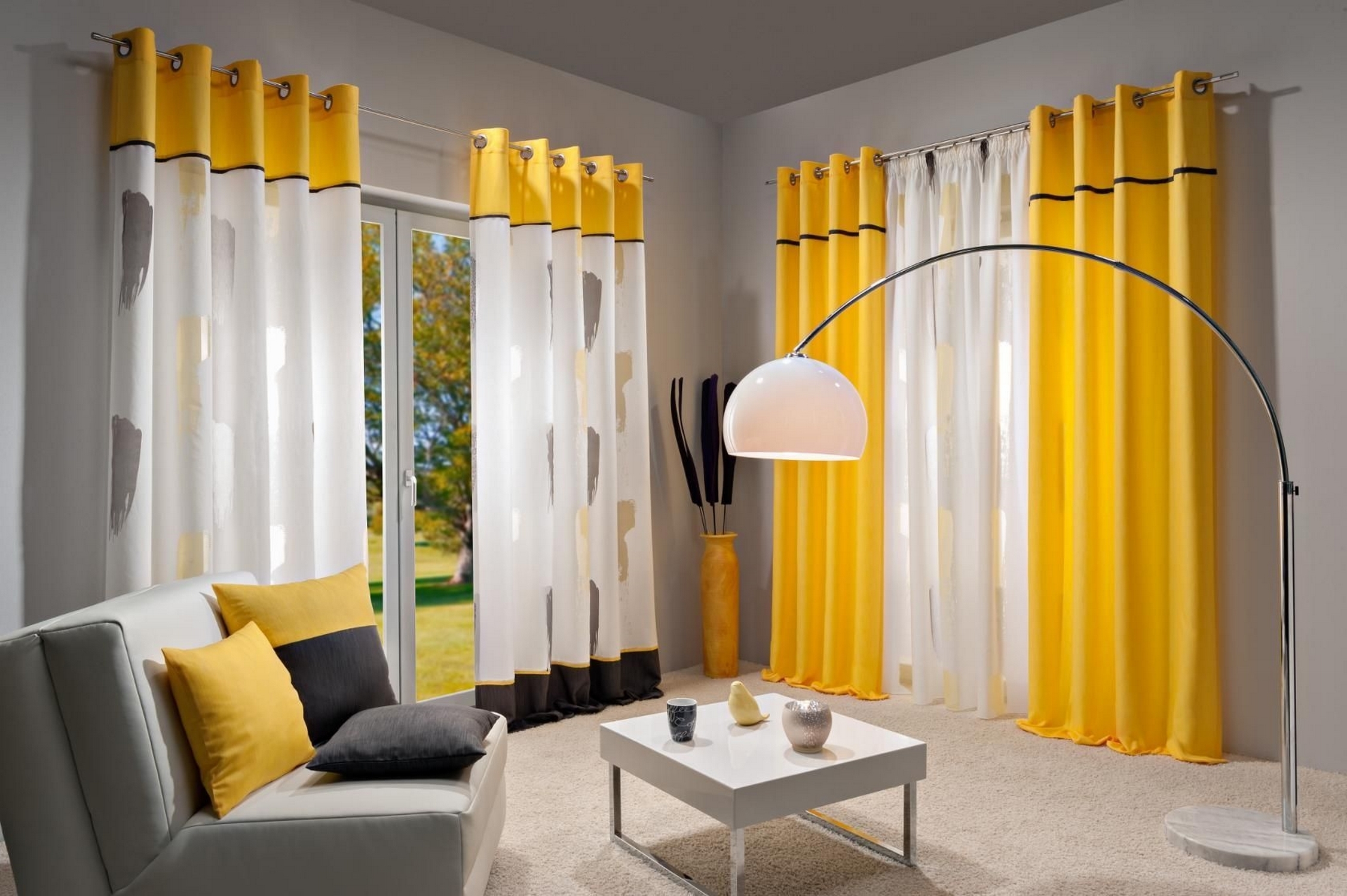 Современные шторки. Желтые шторы. Шторы на люверсах в гостиную. Необычные шторы для гостиной. Гардины в интерьере гостиной.